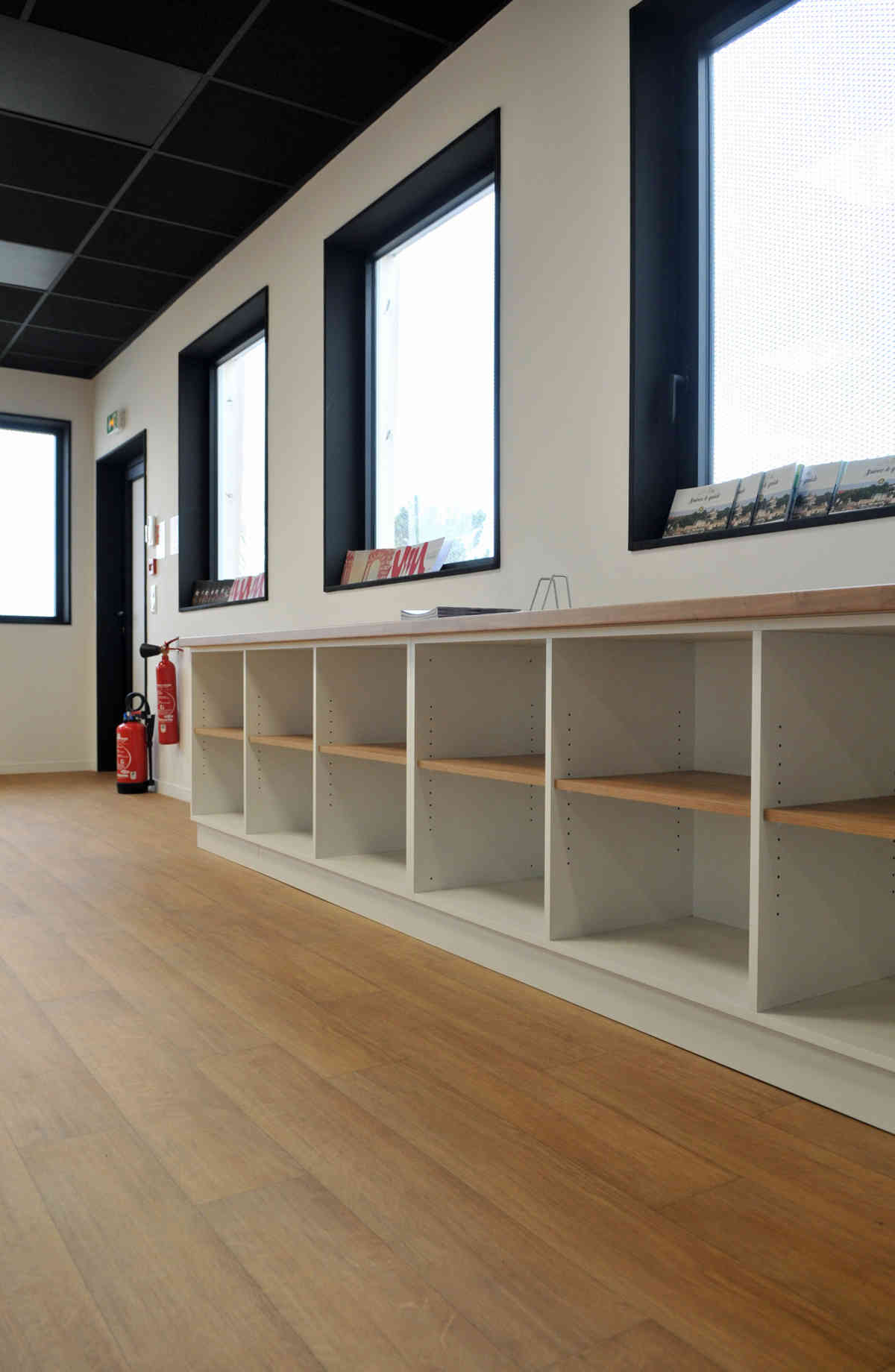 menuiserie meuble rangement avec étagère - Atelier des Cinq Chênes - Dreux (28)